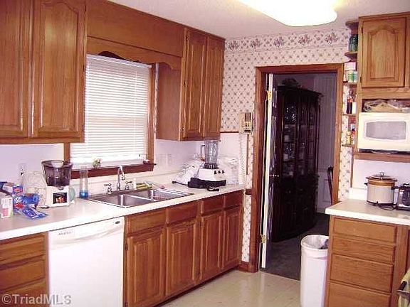 5th image of 2080 Meadow Glen Ln