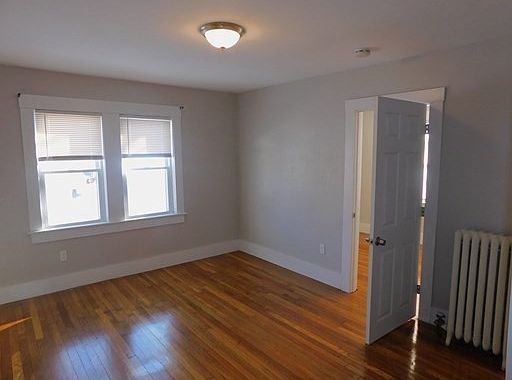 5th image of 483 Newport Ave APT 7