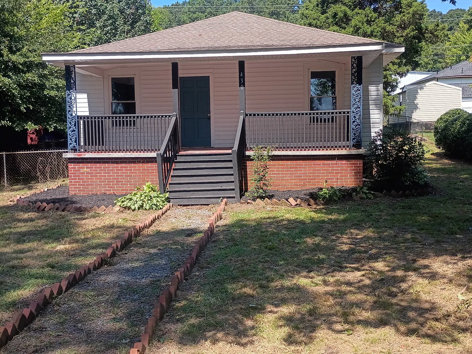 430 E 3rd Street NE - 1 — Photo 2
