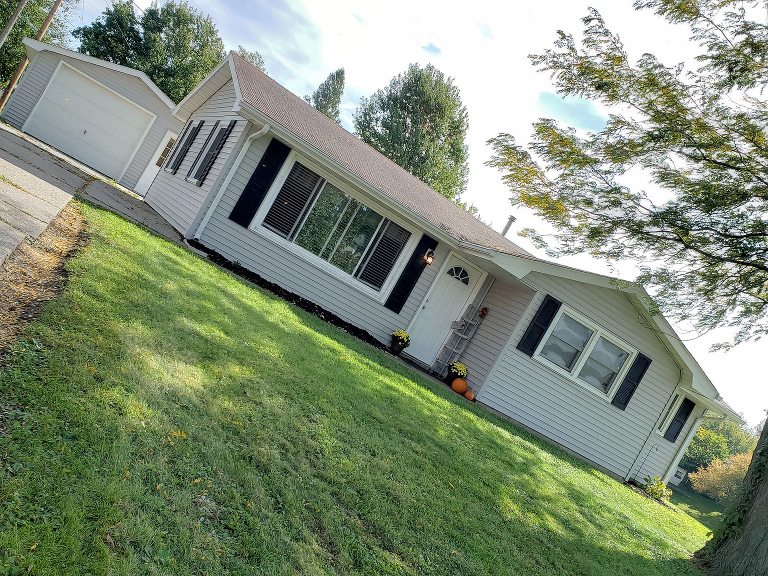 2419 11th St, Silvis, IL 61282 Zillow