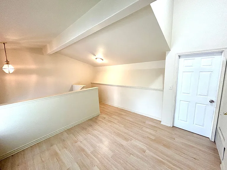 6815 Stockport — Photo 11