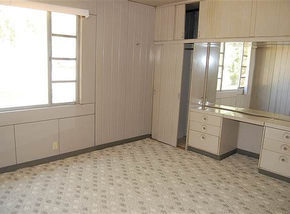 5th image of 21 E 27th Ave