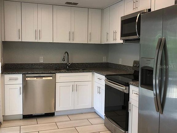 4th image of 1052 Gage Ave