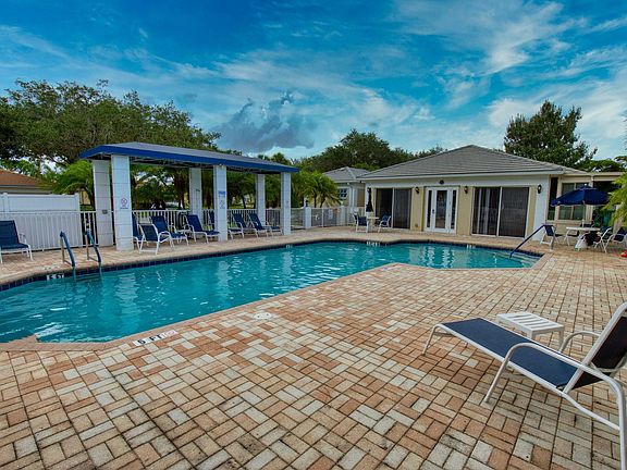 2nd image of 809 Montrose Dr Unit 102