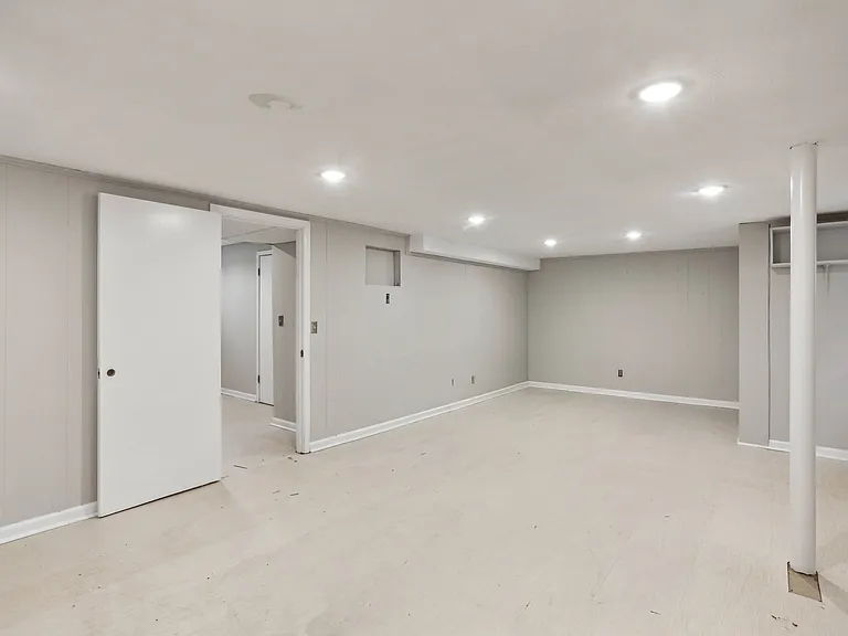 3319 Charlotte Cir SE — Photo 16