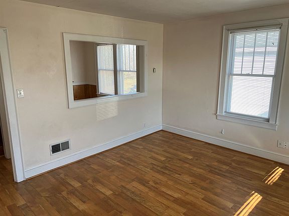 3rd image of 2650 Dell Ave NE