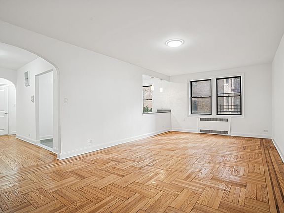 5th image of 40 Clarkson Ave APT 2G