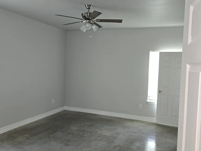 1708 E Leon St — Photo 9