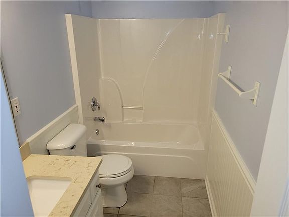 3rd image of 15712 Hight Ave