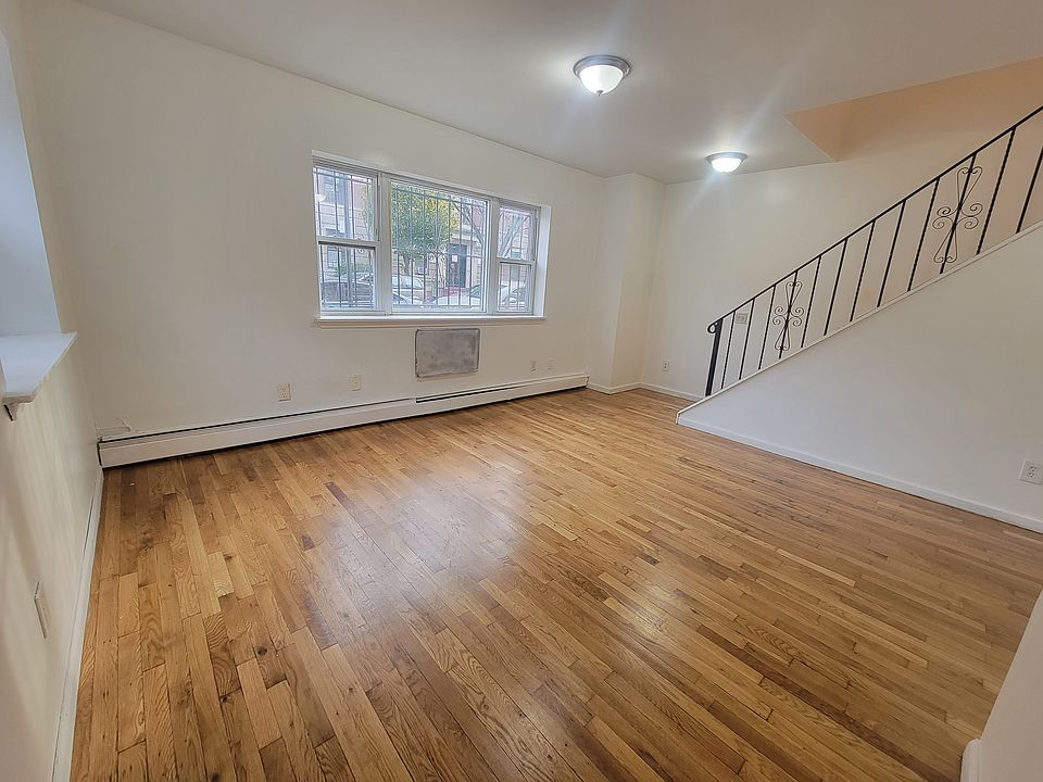 1st image of 910 Rogers Ave #2