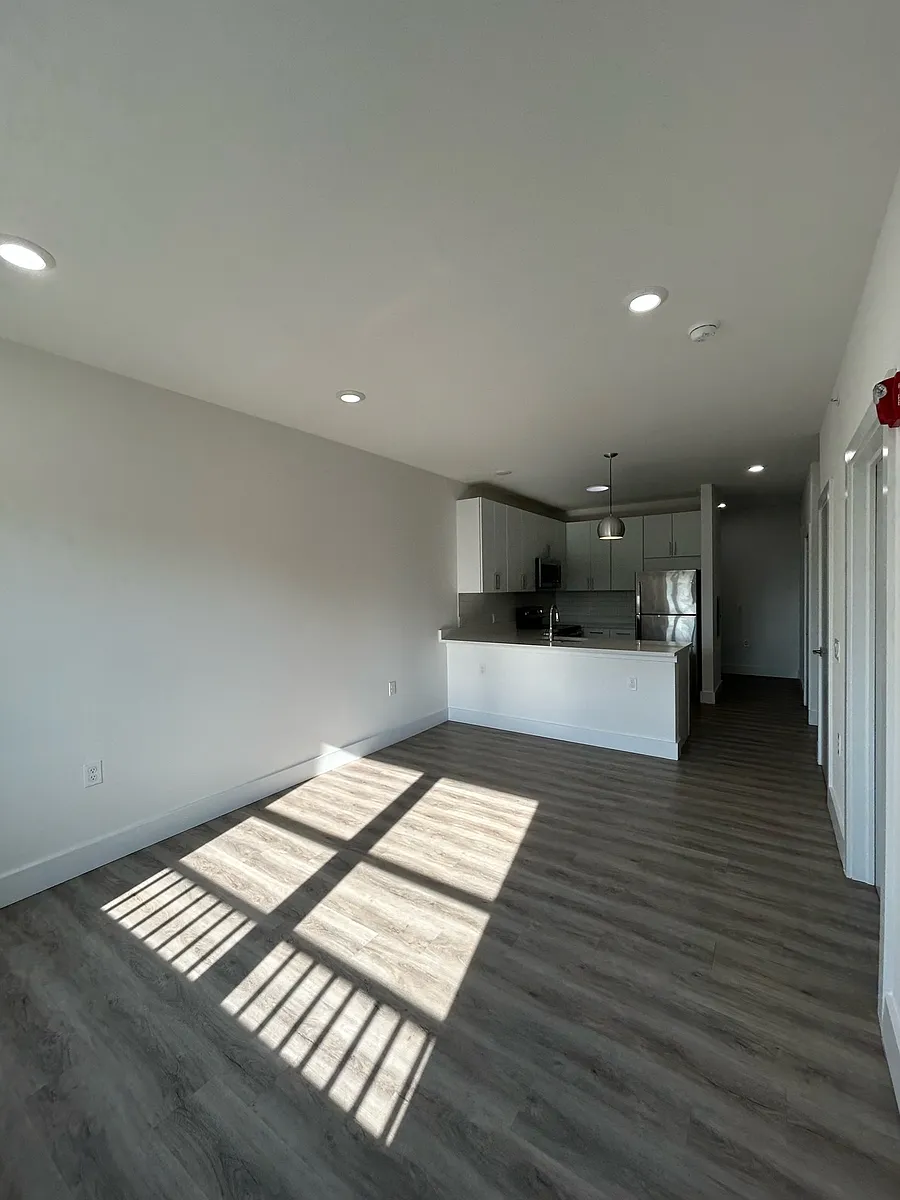 Building Photo - 1127 Stuyvesant Ave #304