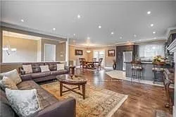 12 Lochinvar Cres — Photo 1