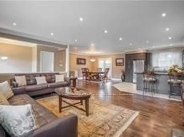 12 Lochinvar Cres, Toronto, ON M3A 3K1
