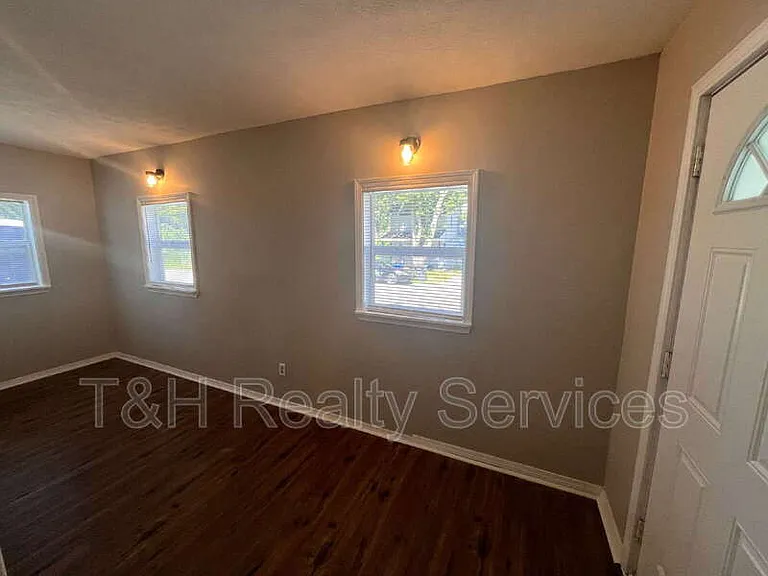 609 S Crystal St — Photo 7
