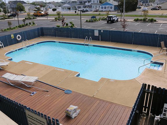 4th image of 1919 Bay Blvd APT B24