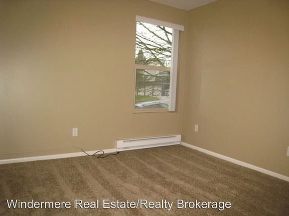 5th image of 3326 Lombard Ave