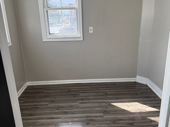 5th image of 458 Cedar Ave