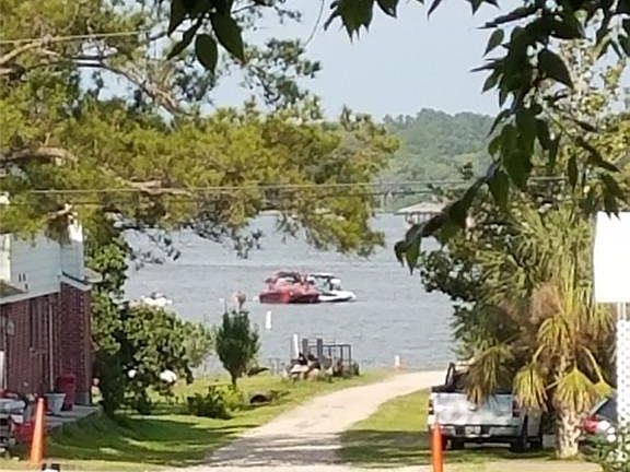 5th image of 12 Pine Lake Ln