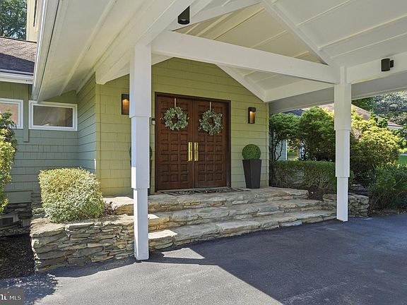 5th image of 6303 Winpenny Dr
