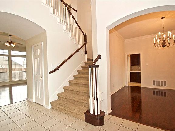 4th image of 1204 Lake Meadow Dr