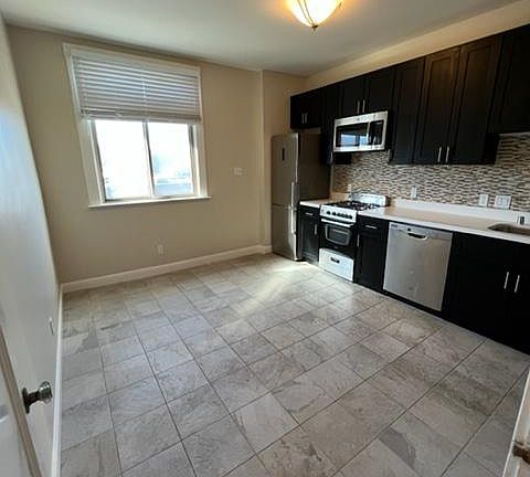 5th image of 4728 Mission St APT 4