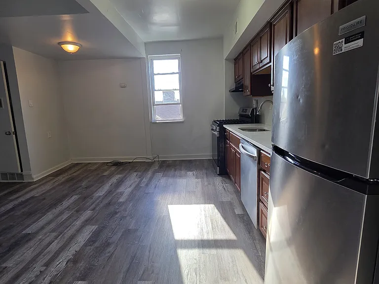 621-623 Lincoln Avenue - 1 — Photo 14