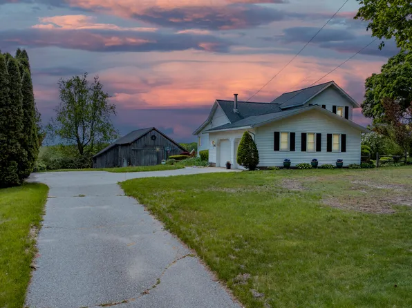 3247 W Garfield Rd, New Era, MI 49446