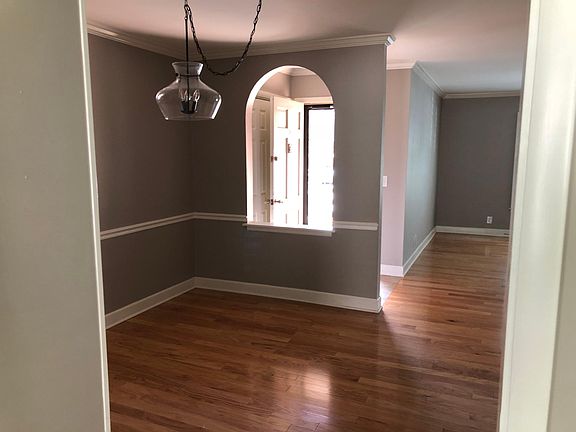 Nicely designed foyer to greet you