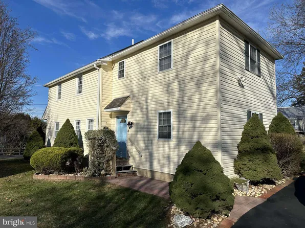 126 Meetinghouse Ln, Plymouth Meeting, PA 19462