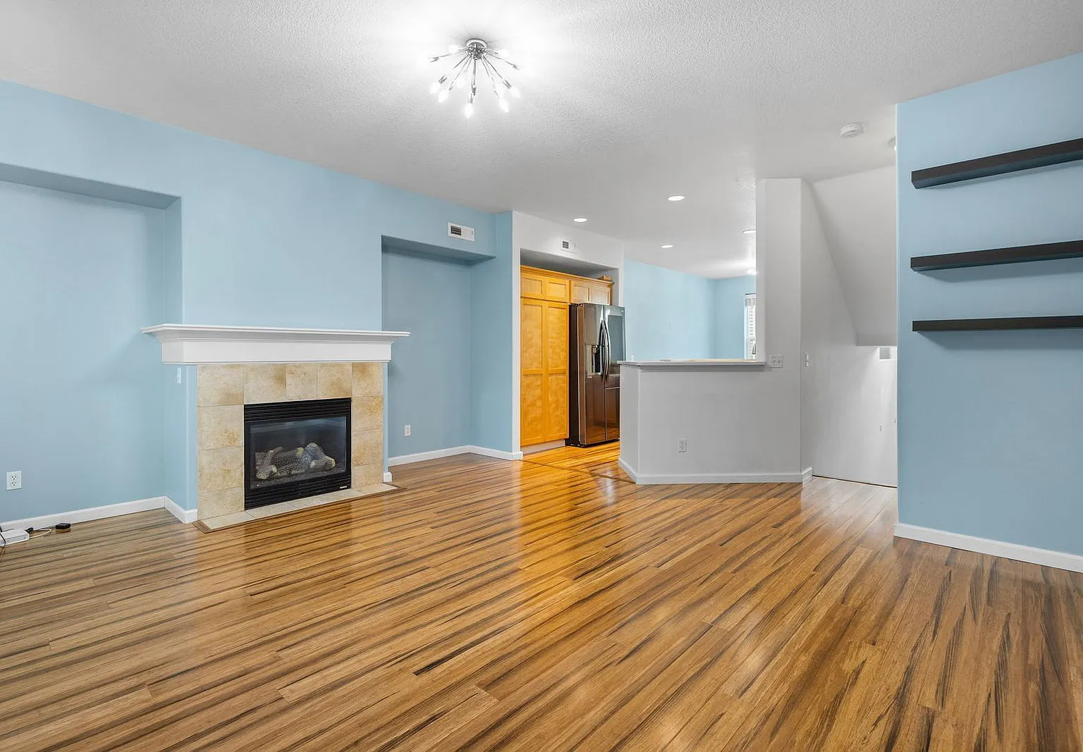 2 bed, 2.0 bath, 1418 sqft, $2,695 — Photo 3