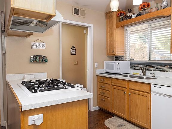 3rd image of 2250 Cantalier St