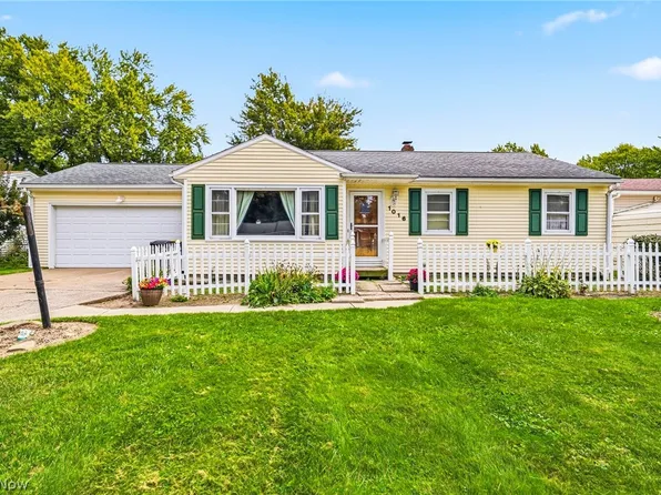 1016 Treelane Dr, Ashtabula, OH 44004