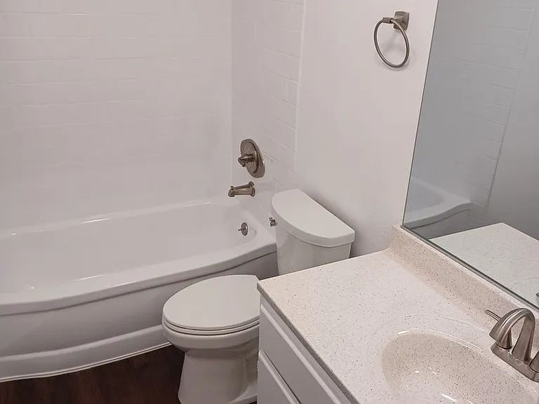 9th Street Apartments — Photo 4