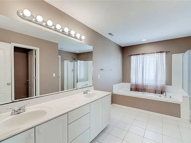 9972 Parkshore Dr — Photo 35