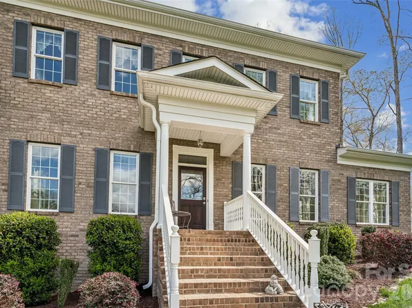 902 Bridgewater Dr, Monroe, NC 28112