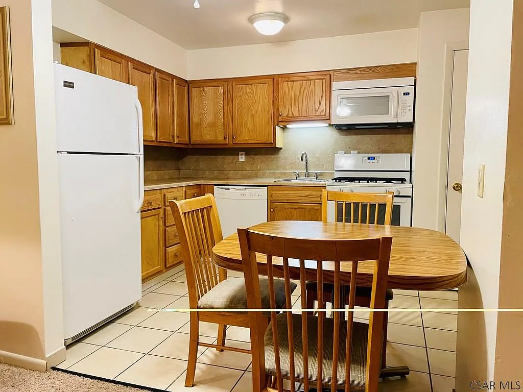 2 bed, 1.0 bath, $1,295 — Photo 4