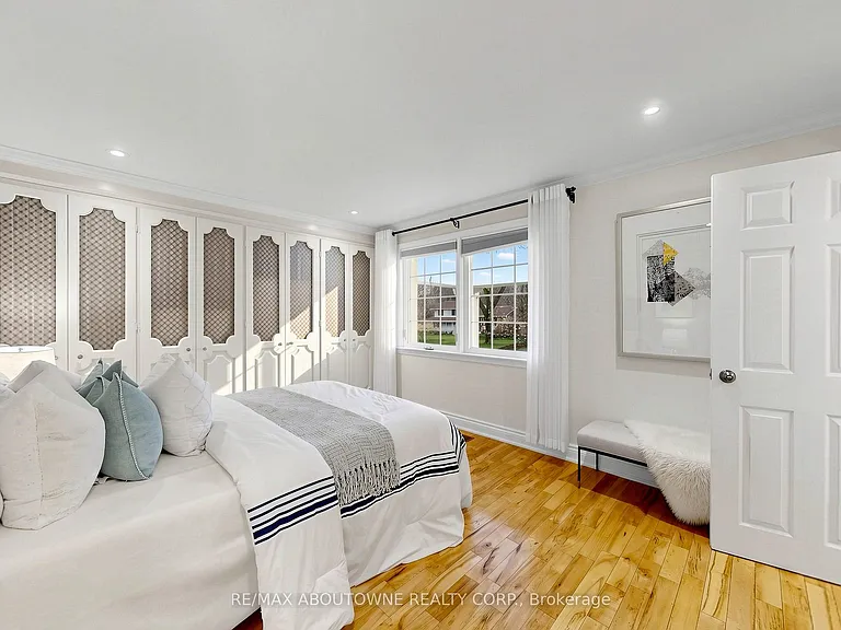 1316 Cambridge Dr — Photo 27