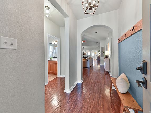 4th image of 10414 Pecne Path