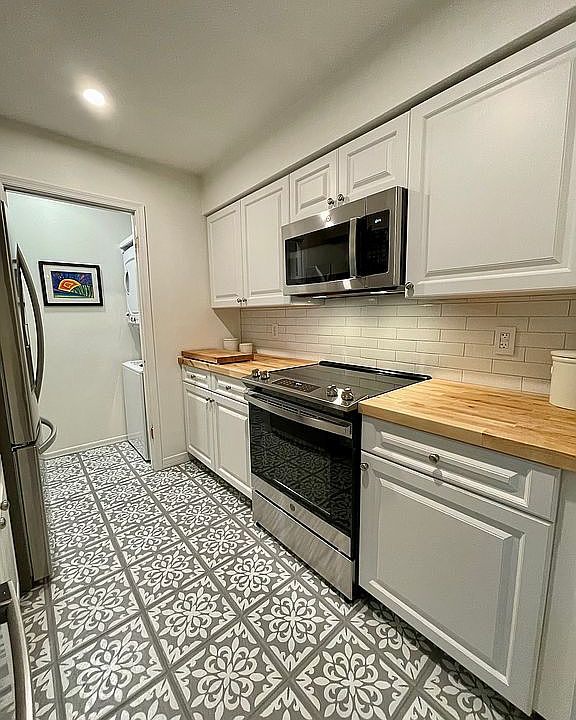 1st image of 1000 W Horatio St APT 209