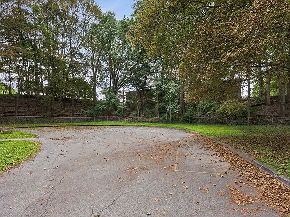 5th image of 125 Highland Pkwy APT 7