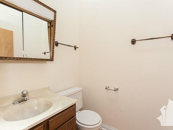 2nd image of 2521 N Lincoln Ave #1524