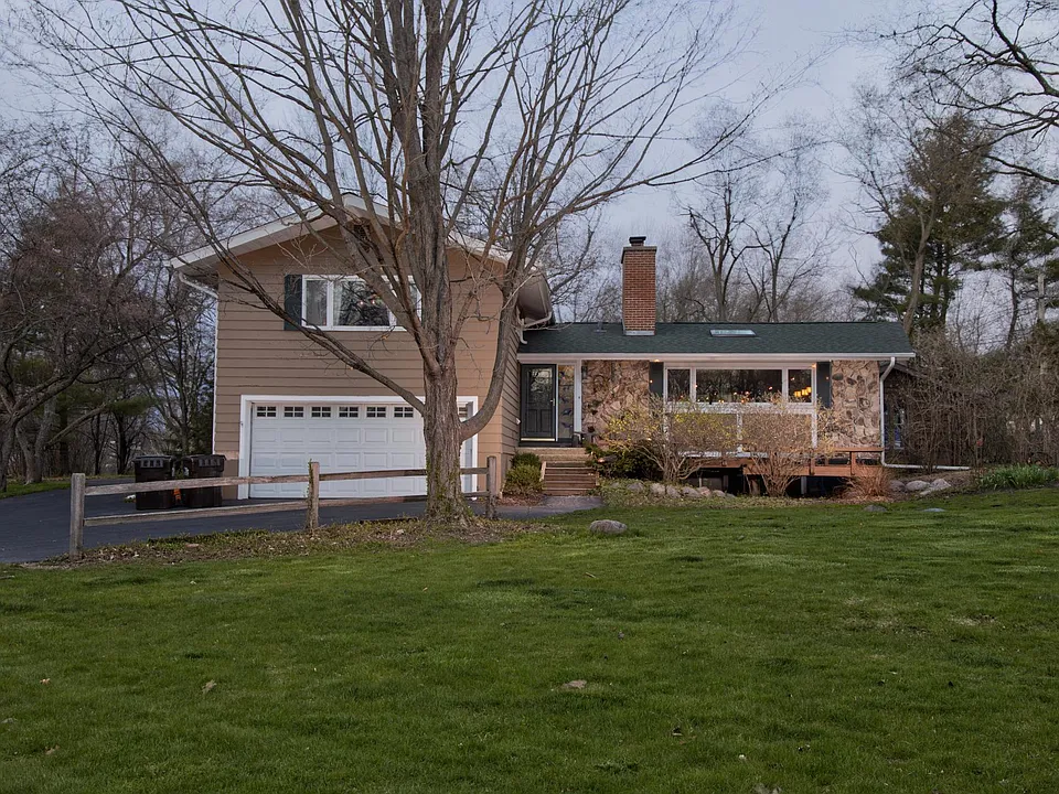 121 Mohawk Dr