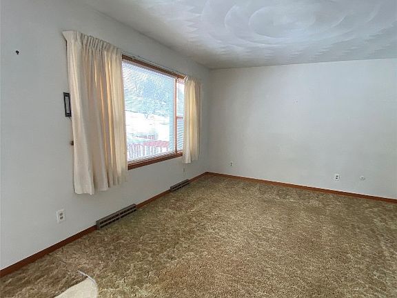 4th image of 21365 Beverly Dr