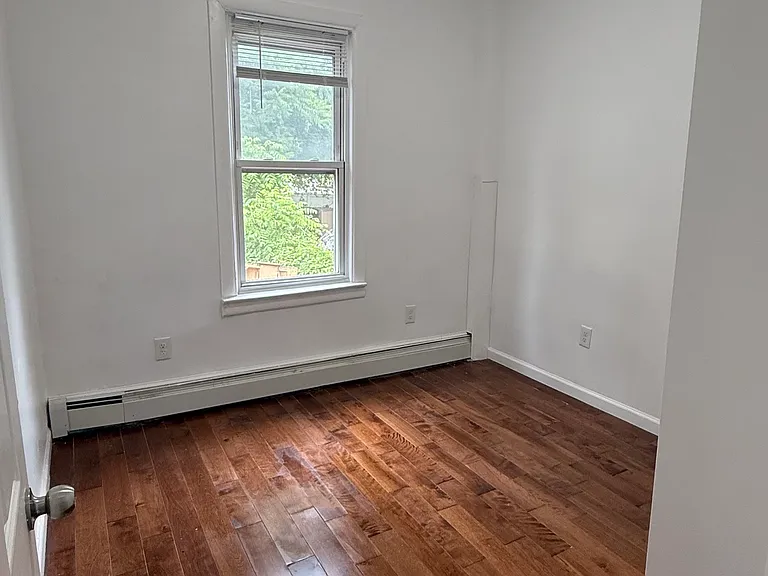 366 Howe Ave #1 — Photo 5