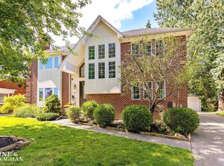 437 Chalfonte Ave, Grosse Pointe Farms, MI 48236