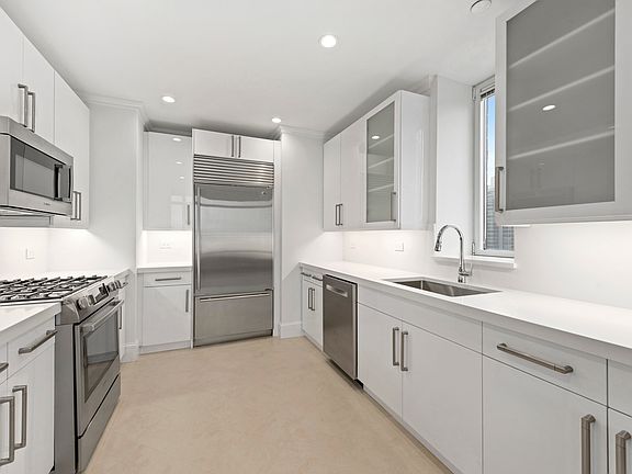 3rd image of 351 E 51st St Ph 6A