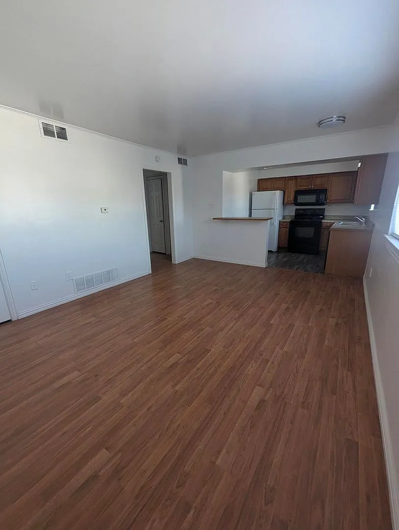 Large two bedroom units. Walk to everything. Move in Specials! — Photo 1