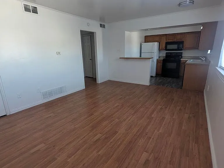 1728 N Fitzhugh Ave #205 — Photo 1