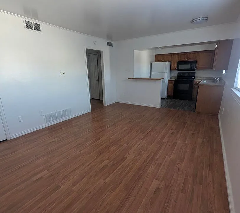 1728 N Fitzhugh Ave #205