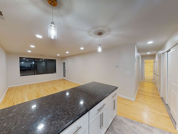 4th image of 465 Whalley Ave APT E